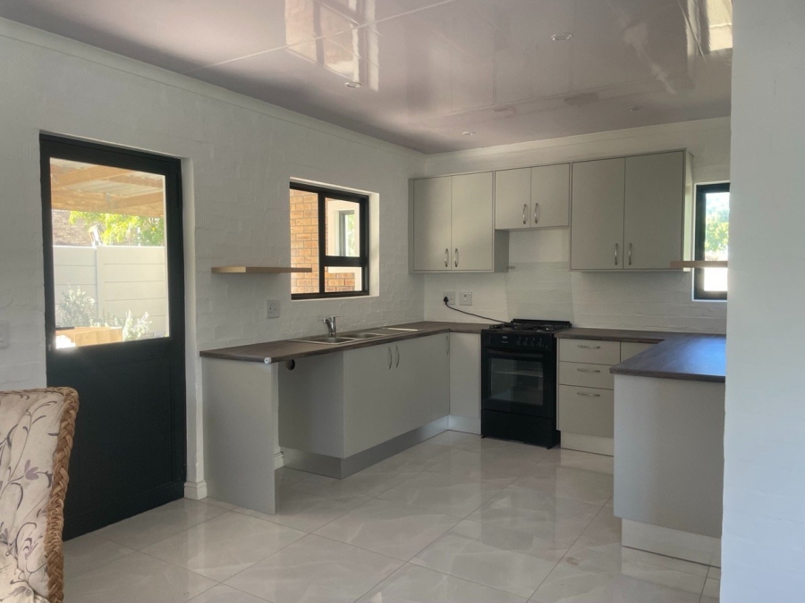 To Let 2 Bedroom Property for Rent in Crofters Valley Western Cape